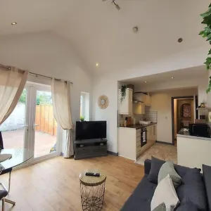 One Bedroom Private Garden By Promise Cardiff